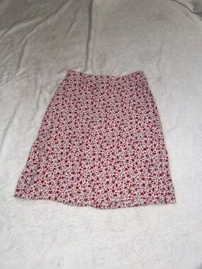Brandy Melville John Galt Clare floral print skirt 💕